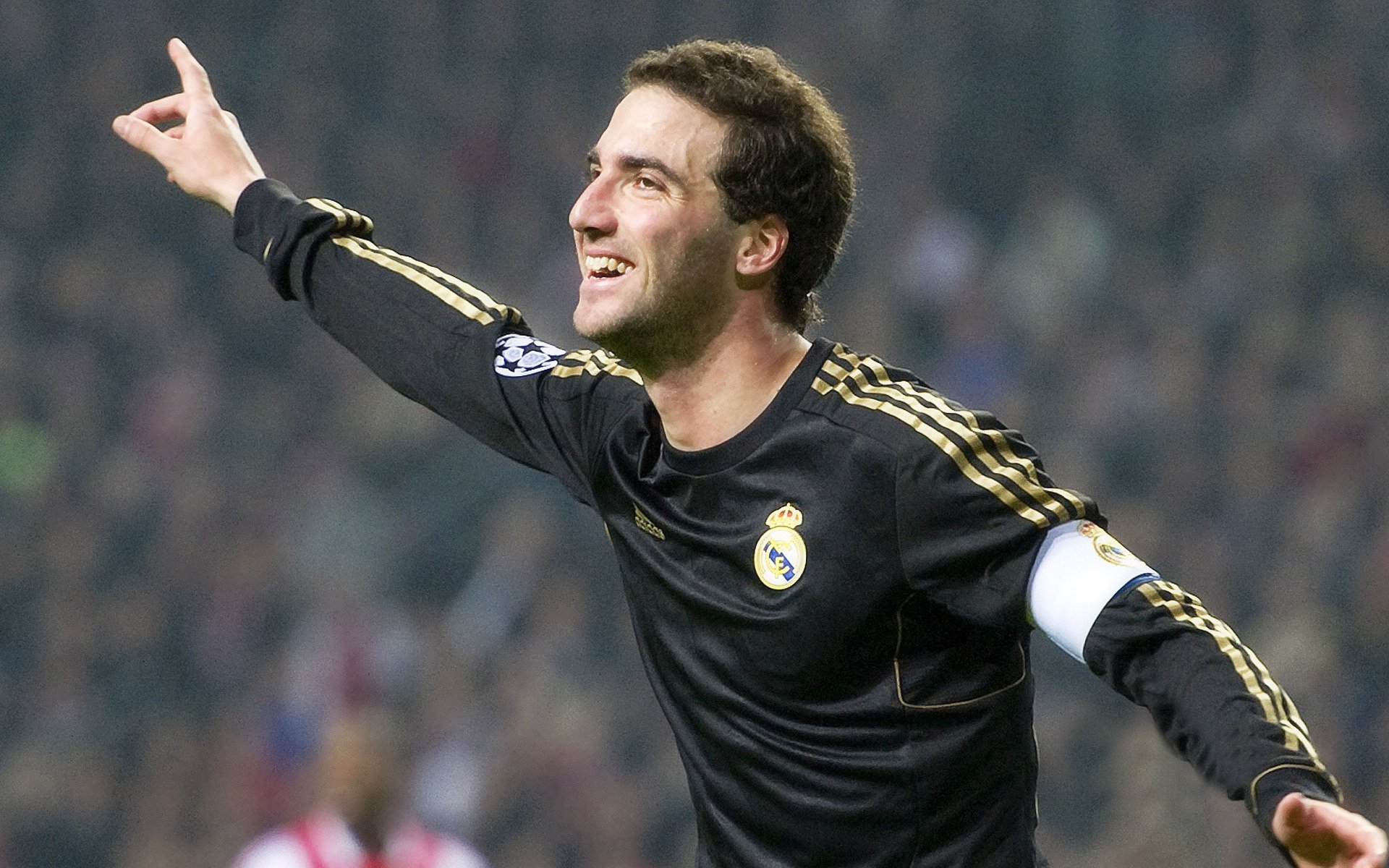 开云全站下载-职业联赛组织教练员国外观摩计划拓展执教视野，国际教练员